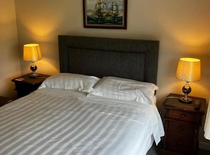 לינה וארוחת בוקר Palmgrove ליסטוול