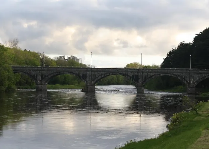 לינה וארוחת בוקר Palmgrove 3*